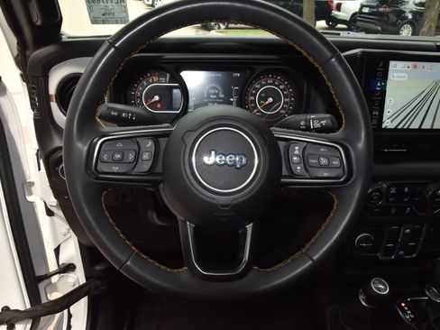 Used 2024 Jeep Gladiator Sport AWD/4WD image 23