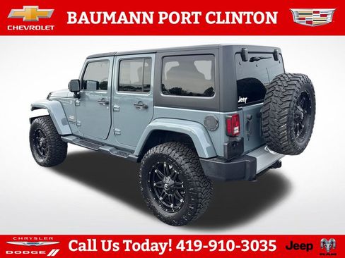 Used 2014 Jeep Wrangler Unlimited Sahara w/ Dual Top Group AWD/4WD image 4