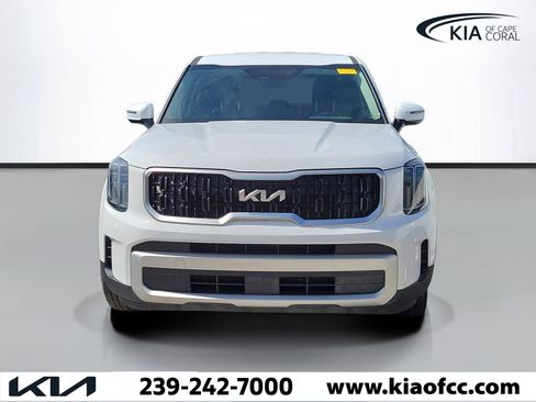 Used 2024 Kia Telluride LX image 2