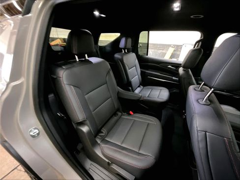 Used 2026 Chevrolet Traverse Z71 w/ LPO, Floor Liner Package AWD/4WD image 30