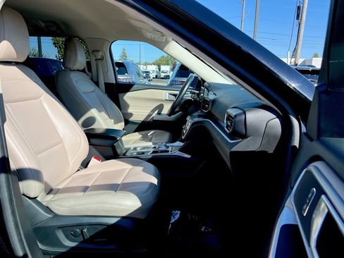 Used 2023 Ford Explorer XLT w/ Equipment Group 202A image 22