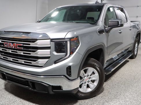 Used 2024 GMC Sierra 1500 SLE image 32