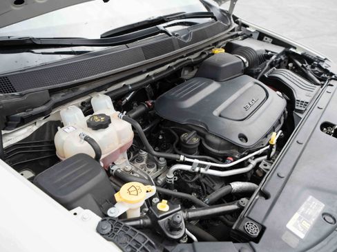 Used 2021 Chrysler Pacifica Touring-L FWD image 33