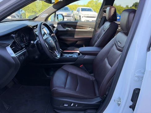 Certified 2024 Cadillac XT6 Premium Luxury w/ LPO, Floor Liner Package AWD/4WD image 27