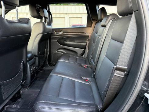 Used 2017 Jeep Grand Cherokee Laredo w/ Quick Order Package 23E AWD/4WD image 21