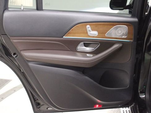 Used 2021 Mercedes-Benz GLS 450 4MATIC image 37