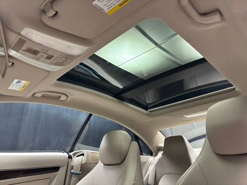 Used 2014 Mercedes-Benz E 350 4MATIC Coupe image 30