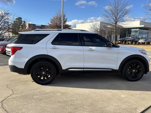 Used 2021 Ford Explorer Limited w/ Equipment Group 301A image 2