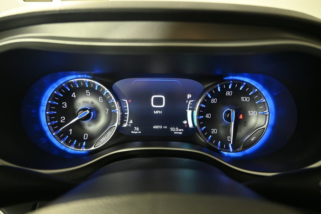 Used 2023 Chrysler Pacifica Touring-L FWD image 21