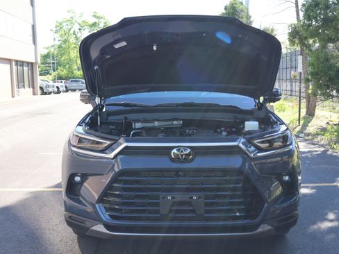 Certified 2024 Toyota Grand Highlander AWD image 13