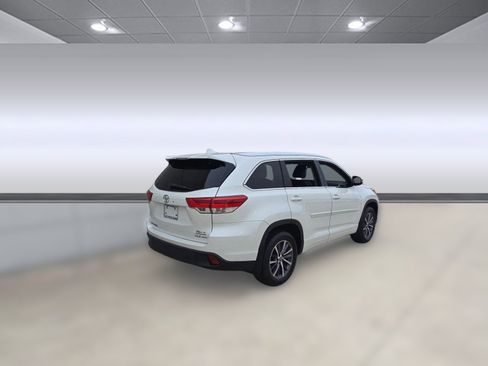 Used 2018 Toyota Highlander XLE image 8