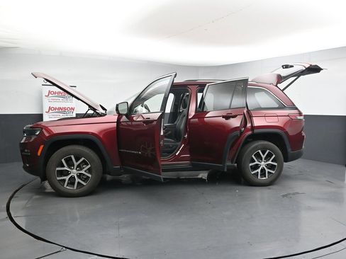 Used 2023 Jeep Grand Cherokee Limited AWD/4WD image 46