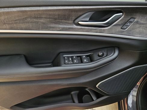 New 2026 Jeep Grand Cherokee L Limited RWD image 18