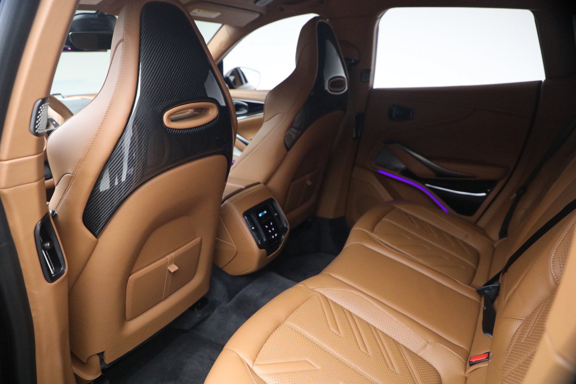 Used 2026 Aston Martin DBX S AWD/4WD image 16