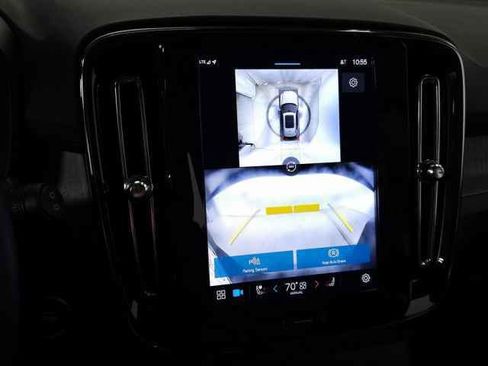 Certified 2025 Volvo XC40 B5 Plus image 25