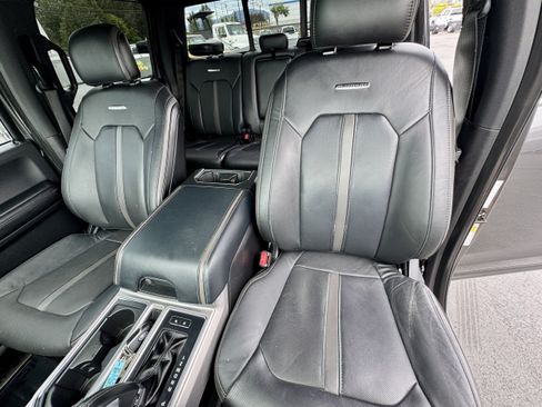 Used 2016 Ford F150 Platinum w/ Equipment Group 701A Luxury AWD/4WD image 13