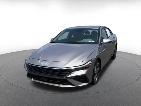 Used 2025 Hyundai Elantra SEL FWD image 6