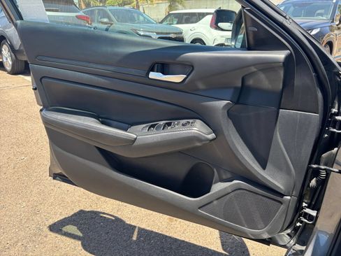 Used 2025 Nissan Altima 2.5 SV FWD image 18