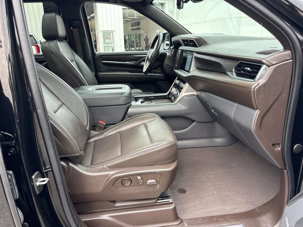 Used 2022 GMC Yukon XL Denali w/ Denali Premium Package AWD/4WD image 22