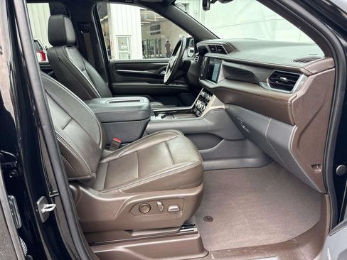 Used 2022 GMC Yukon XL Denali w/ Denali Premium Package AWD/4WD image 22