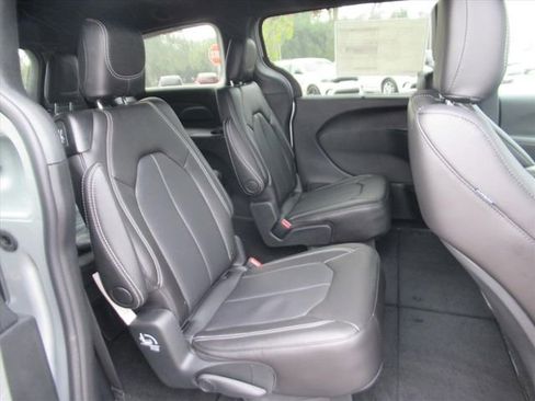 New 2026 Chrysler Voyager LX image 28