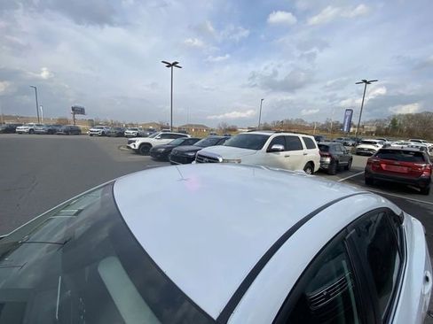 Used 2023 Nissan Sentra SV image 3