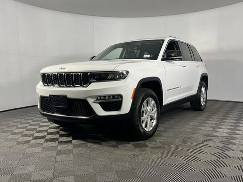 Used 2023 Jeep Grand Cherokee Limited image 3
