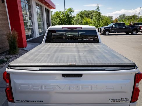 Used 2020 Chevrolet Silverado 1500 High Country w/ Technology Package AWD/4WD image 6