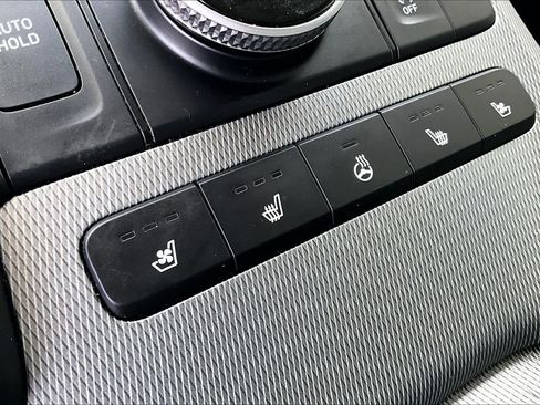 Used 2024 Hyundai Palisade Limited FWD image 31