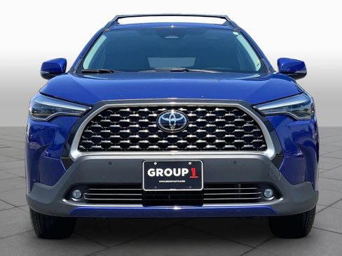 Used 2024 Toyota Corolla Cross XLE w/ Convenience Package FWD image 3