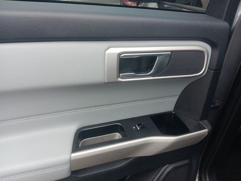 Used 2022 Ford Explorer XLT w/ Equipment Group 202A image 20