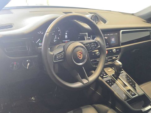 Used 2025 Porsche Macan AWD/4WD image 4