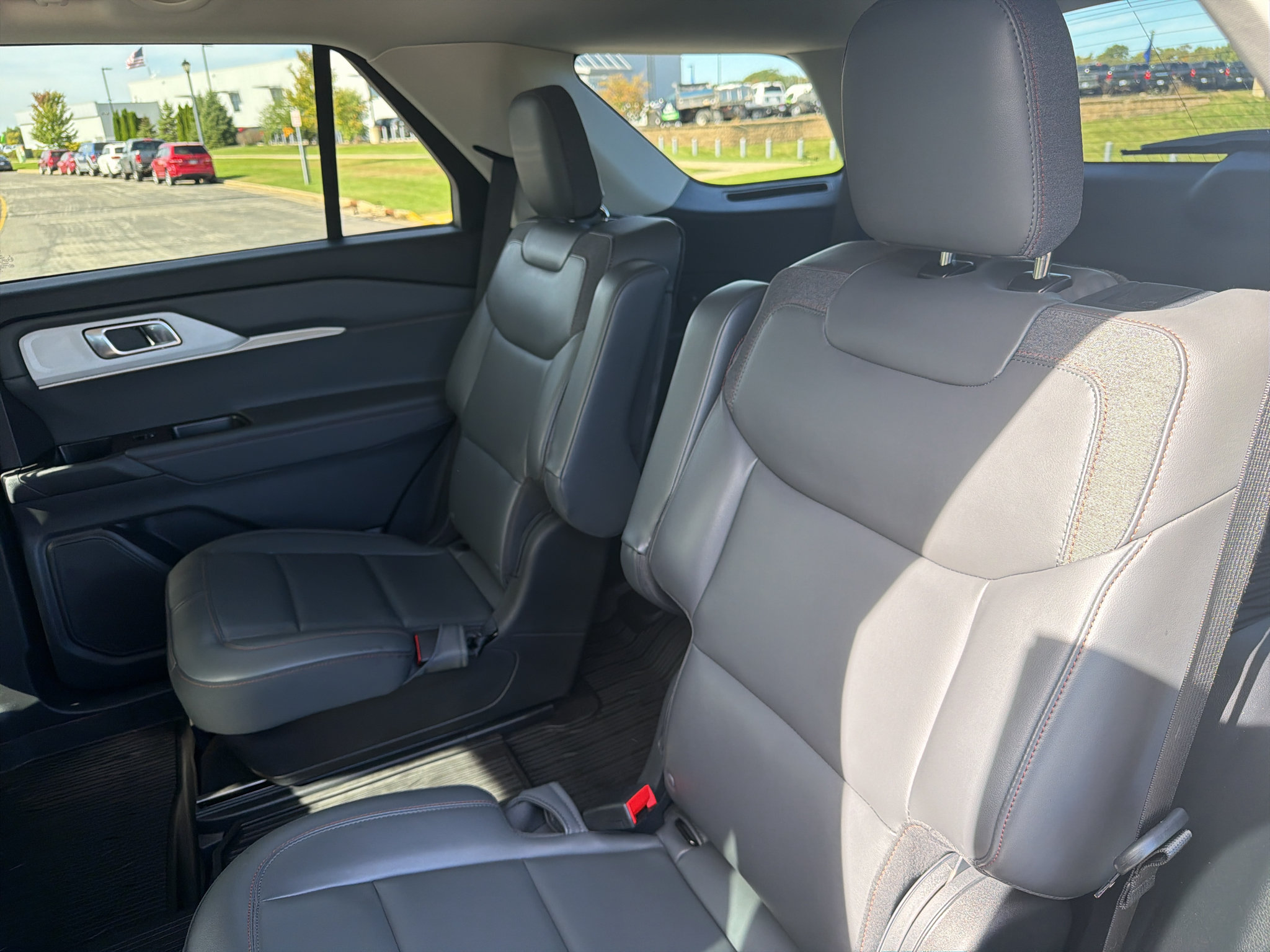 Used 2025 Ford Explorer Active w/ Active Comfort Package AWD/4WD image 32