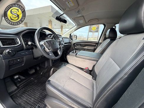Used 2018 Nissan Titan S image 11