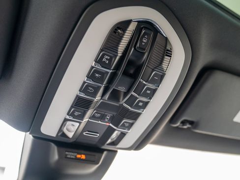 Certified 2026 Porsche Macan AWD/4WD image 20
