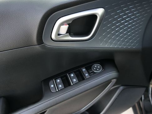 Used 2023 Kia Soul EX image 12