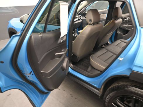 Used 2025 Chevrolet Trax ACTIV FWD image 15