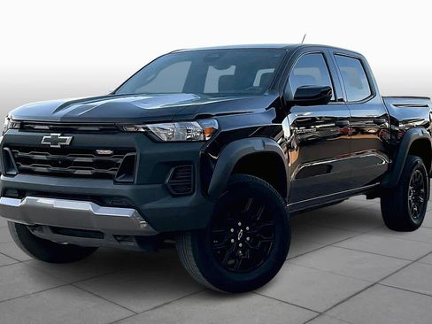 Used 2023 Chevrolet Colorado Trail Boss w/ Technology Package image 2