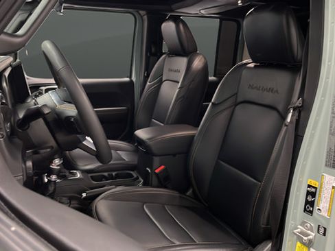 Used 2024 Jeep Wrangler Unlimited Sahara AWD/4WD image 9