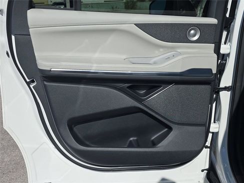 New 2026 Lincoln Navigator L Reserve AWD/4WD image 14