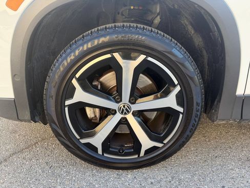 Used 2026 Volkswagen Tiguan SE AWD/4WD image 31