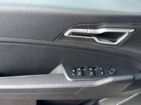 Certified 2025 Kia Sportage LX image 11