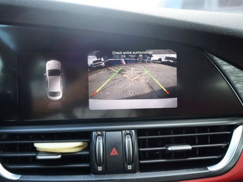 Used 2018 Alfa Romeo Giulia RWD image 24
