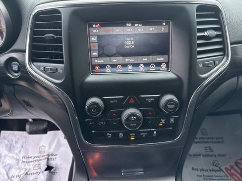 Used 2019 Jeep Grand Cherokee Laredo image 22