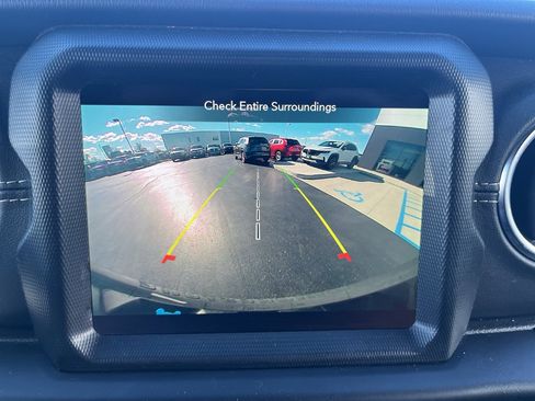 Used 2022 Jeep Wrangler Unlimited Sahara w/ Cold Weather Group image 14