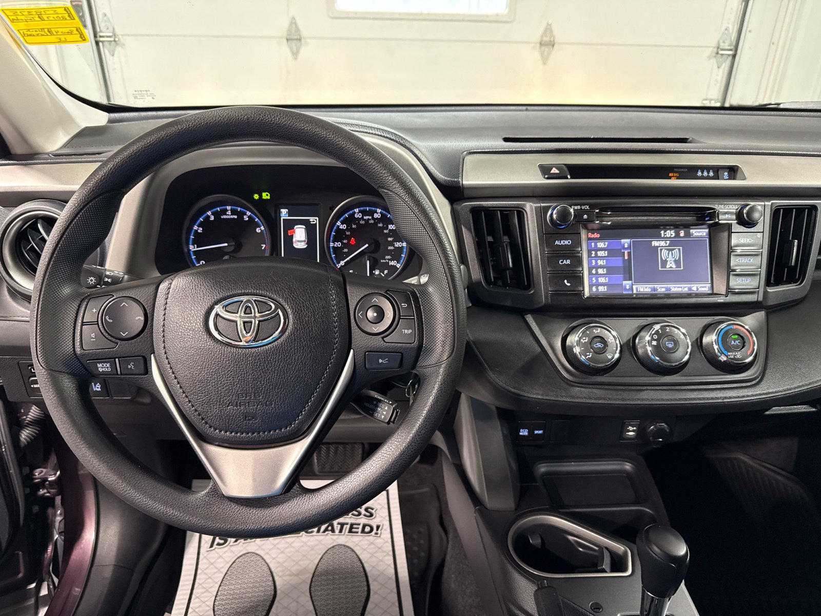 Used 2017 Toyota RAV4 LE AWD/4WD image 32