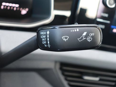 Used 2025 Volkswagen Jetta SE image 21