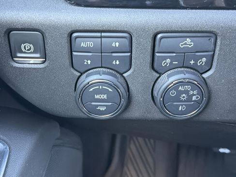 Used 2022 Chevrolet Silverado 1500 RST image 17