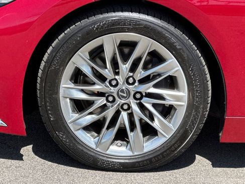 Used 2022 Lexus LS 500 w/ Interior Upgrade Package RWD image 33