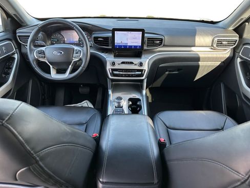 Used 2022 Ford Explorer XLT w/ Equipment Group 202A image 13